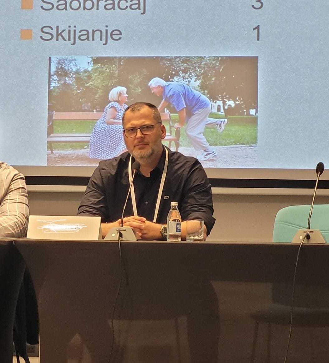 Dragan Radoičić na kongresu kao predsedavajući